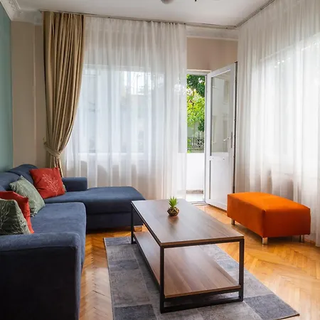 Fully Equipped & Modern Designed Spectacular 3br